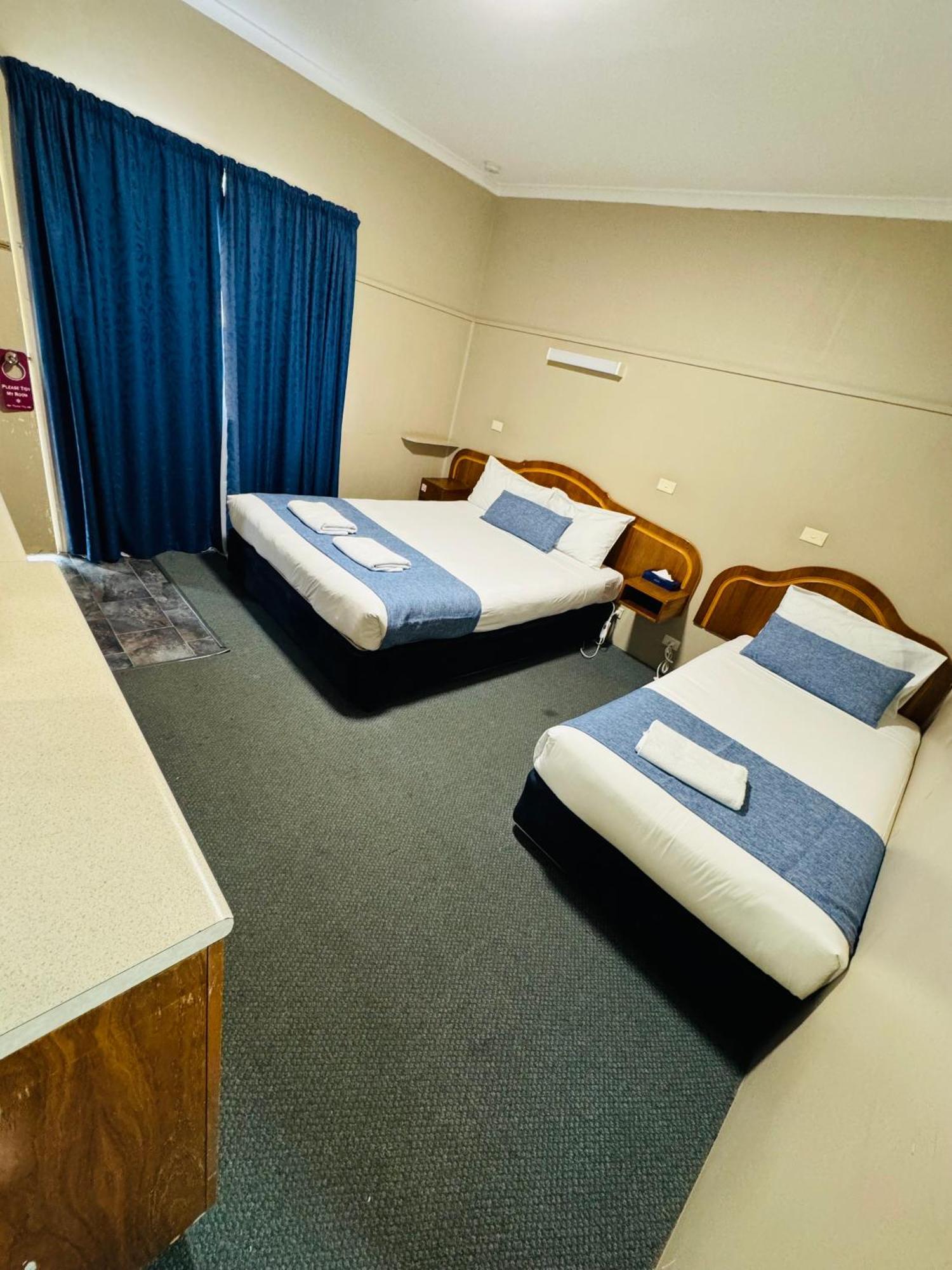 Ardeanal Motel West Wyalong Exterior foto