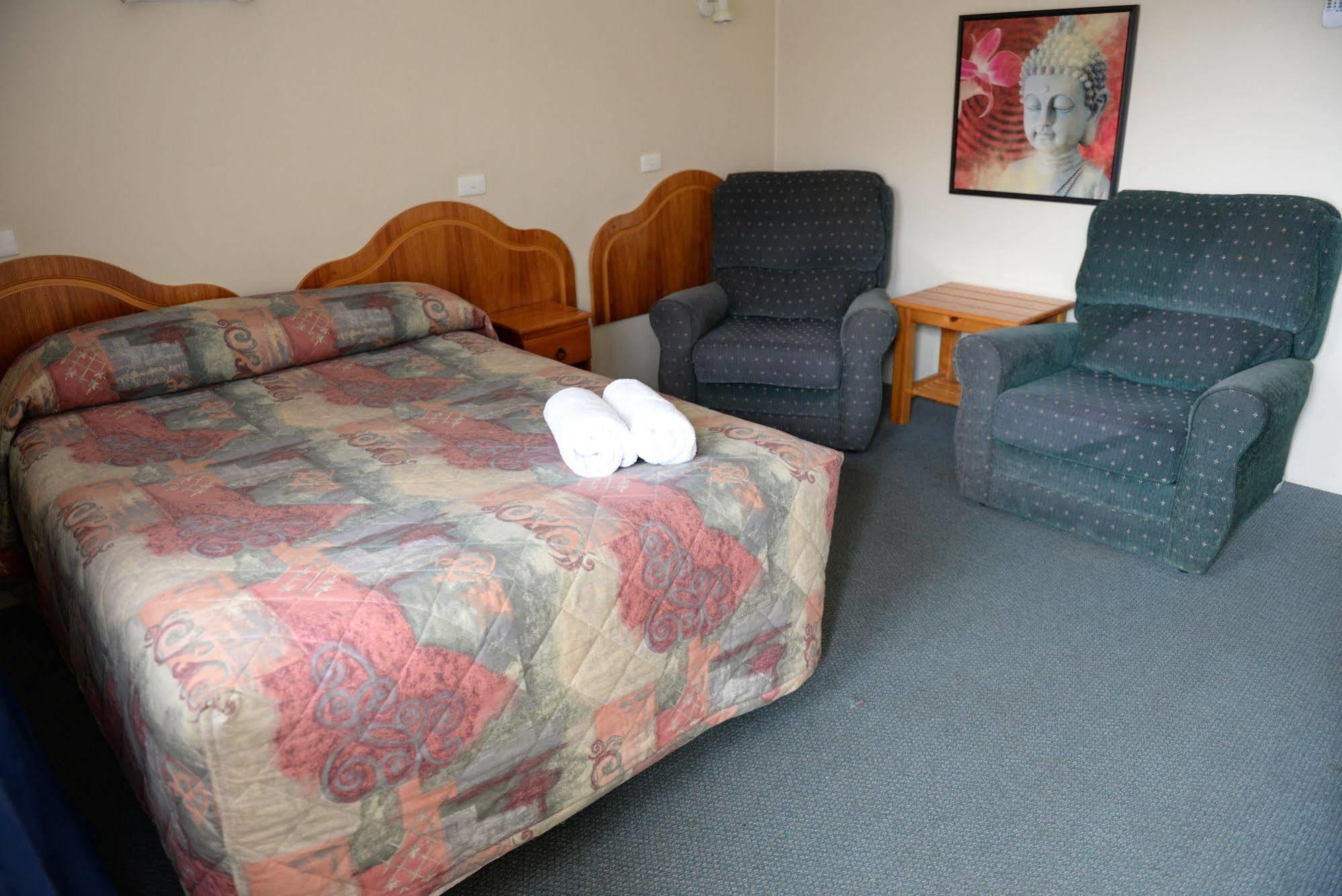 Ardeanal Motel West Wyalong Exterior foto