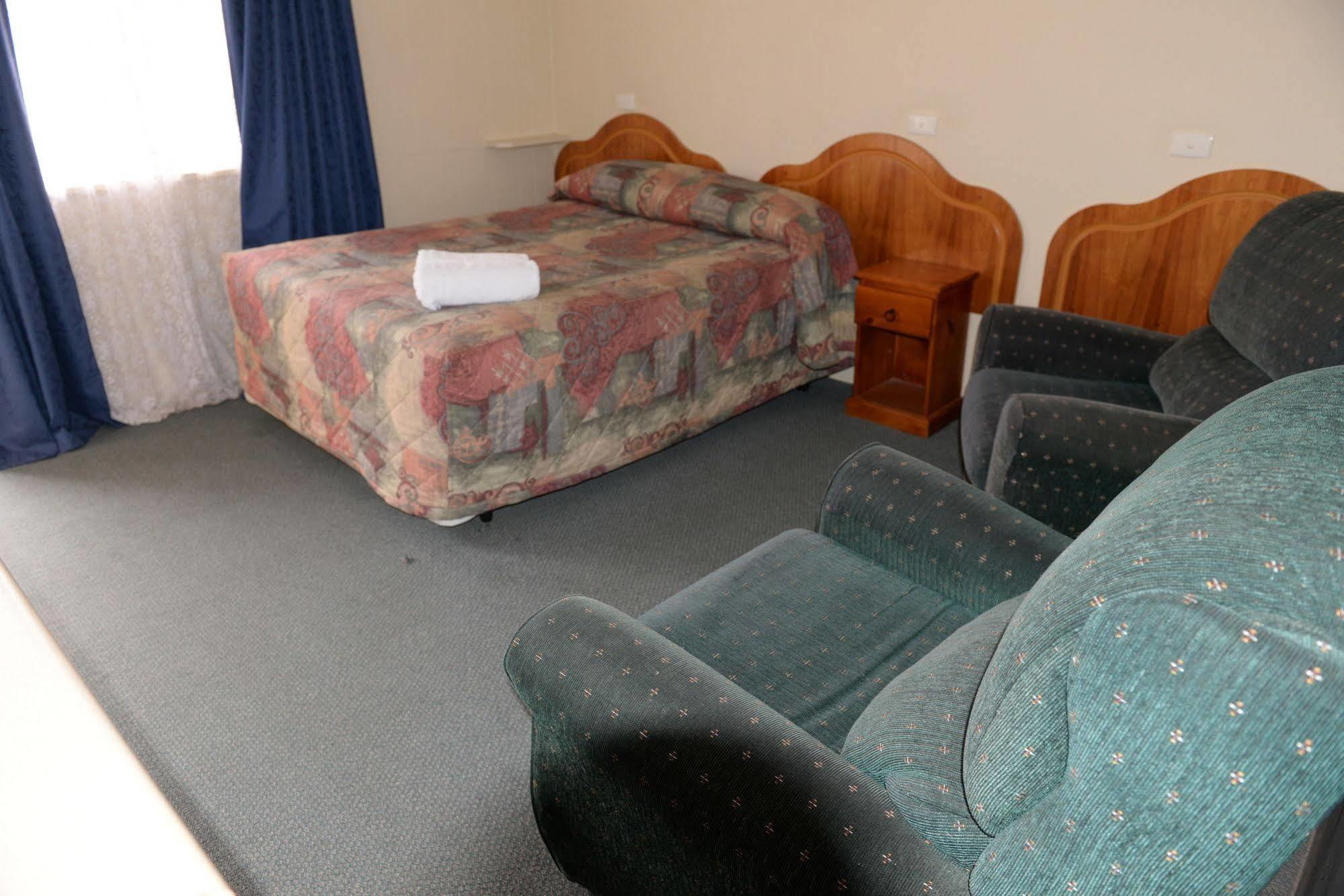Ardeanal Motel West Wyalong Exterior foto